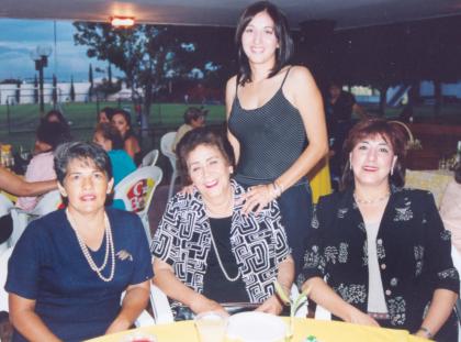 Martha, Olga, Isolda y Adriana, presentes en reciente despedida de soltera.