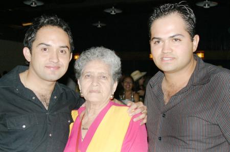 Beny Peralta, Ignacia Cano y ricardo Michel.