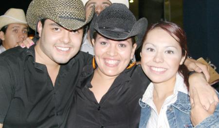 Federico Juárez, Wendy Cabrera y Karla Lozano.