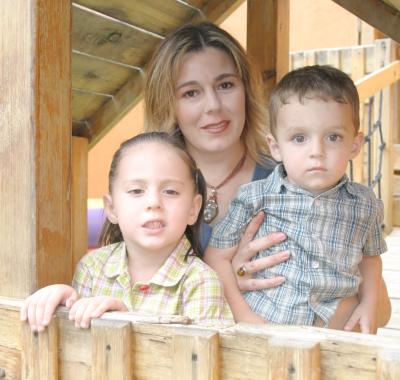 Diego Humberto y Pamela Orduña Ulloa cumplieron dos y tres años de vida, respectivamente, y lo celebraron con un a divertida fiesta que les prepararon sus papás, Humberto Orduña Muñiz y María Teresa Ulloa Cepeda.