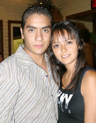  06 Agosto de 2004 

Alan Flores García y Arhelí González Ayala.