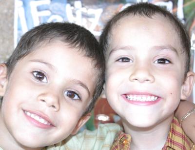 Ángel Humberto y Miguel Ángel Franco Calvillo, en su fiesta de cumpleaños.