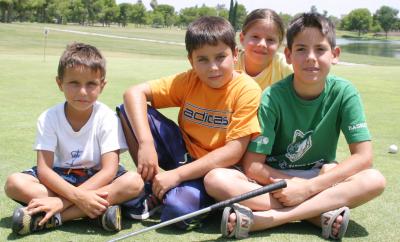 Fernando y Regina Torres, Enrique y Andrés Sada.