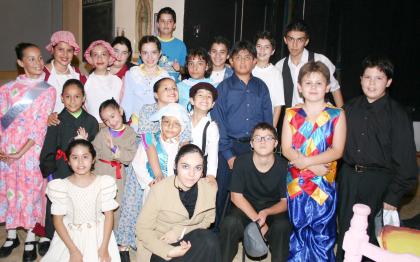 Los cursos de verano del teatro Garibay concluyeron con la obra musical Mary Poppins.