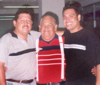 José Luis Rivera Chávez con sus hijos José Ricardo y Francisco Javier.