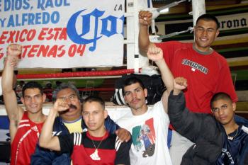 Los boxeadores Juan de Dios Navarro, Raul Castañeda, Abner Mares, Ramiro Reducindo y Alfredo Angulo contentos y dispuestos a dar lo mejor para ganar las medallas y poner en alto el nombre de México.