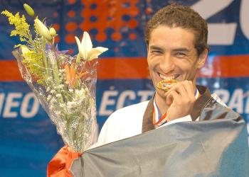 El taekwondoín Víctor Estrada ganador de la medalla de bronce en los Juegos Olímpicos de Sydney 2000 aseguró que en el plano deportivo ahora su meta es mejorar la actuación que tuvo en esa justa, aunque es consciente de que estuvo muy cerca de no clasificar a Atenas 2004.