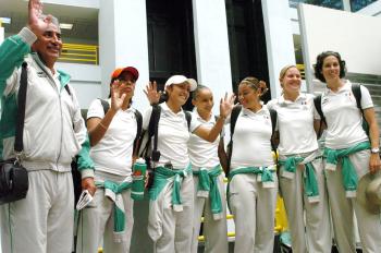 La Selección Femenil Mexicana de futbol junto con su técnico Leonardo Cuéllar han realizado algunas prácticas y por ahora se dedican a la etapa de concentración.