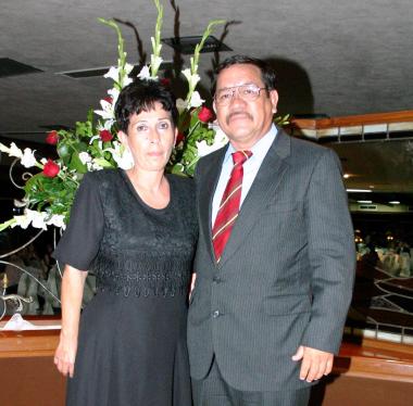 Guadalupe Acosta de Mayorga y Eduardo Mayorga Santana.