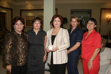 Laura de Carillo, María Isabel Saldaña, María Matilde de Valdés, Silvia  Castro de Towns y Elba Abdo de Canedo.