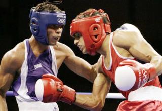 15  de agosto de 2004
El boxeo mexicano cosechó la tercera derrota consecutiva en el torneo olímpico de Atenas 2004 al perder Juan de Dios Navarro por puntos (48-31) ante el kazako Nurzhan Karimzhanov dentro de la categoría del peso súper ligero (64 kilos). 


De nuevo, un púgil asiático fue el verdugo para el boxeo mexicano.


Foto: AP