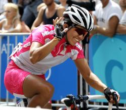 15  de agosto de 2004
La mexicana Belem Guerrero finalizó en el puesto 46 y registró un tiempo de tres horas 33 minutos y 35 segundos, en la prueba de ciclismo en ruta para mujeres, que ganó la australiana Sara Carrigan .

Foto:Reuters