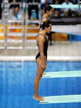 16 de agosto de 2004
Las clavadistas mexicanas Jashia Luna y Paola Espinoza finalizaron en el quinto sitio en la final de clavados sincronizados en plataforma, al totalizar 307.74 puntos, muy lejos de las chinas que obtuvieron el oro con 352.14, en los Juegos Olímpicos Atenas 2004.