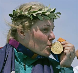 La deportista australiana Suzanne Balogh se adjudicó la medalla de oro en tiro dentro de la modalidad de foso, dentro de los Juegos Olímpicos Atenas 2004.