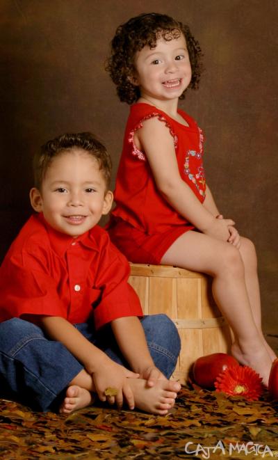 Niños Raúl Fernando y Ana Cecilia Mendoza Sandoval celebraron tres  y dos años de vida respectivamente, con una divertida fiesta infantil.