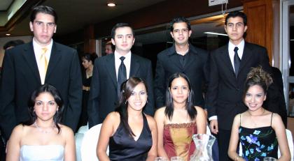 Sofía Rodríguez, Karla Moreno, Diana Rivera, Ana Rodríguez, Alberto Rodríguez, Carlos Moreno, Pedro Rivero y  Alejandro Lazarín.