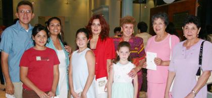 Jorge y Lourdes Castro, Gaby Castro, Mayela Muñoz, Herlinda Luévanos, Laura Muñoz, Martha Muñoz y Jessica Dafne Legros.