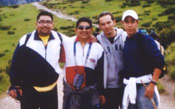 Luis Alberto López, Gerardo Ramos, Juan Carlos Lujan Chacón y José Macías Ramírez, captados en los Montes Caparatos de Transilvania.