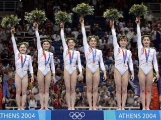 16 de agosto


Las gimnastas rumanas ganaron el oro en la final femenina por equipos de los Juegos de Atenas, en la que España igualó su mejor clasificación histórica al repetir el quinto puesto de Sydney 2000 y Barcelona'92.