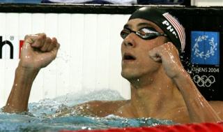 El estadounidense Michael Phelps ganó su segunda medalla de oro de Atenas 2004 al imponerse en los 200 metros estilo mariposa con récord olímpico.