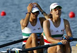 17 de agosto de 2004
La dupla mexicana de remo formada por Gabriela Huerta y Aline Olvera, quedó eliminada este día en la modalidad de doble scull femenil de los Juegos Olímpicos de Atenas, al terminar en último lugar de su heat eliminatorio.

Foto: Mexsport