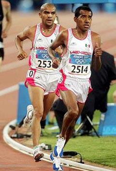 20 de agosto de 2004
Los mexicanos Teodoro Vega y David Galván quedaron por el fondo en los 10 mil metros del atletismo olímpico, cuya medalla de oro se le llevó el etíope Kenenisa Bekele. 

Vega y Galván quedaron en los lugares penúltimo y último, respectivamente, sólo delante de tres competidores, quienes tuvieron que retirarse por lesiones.