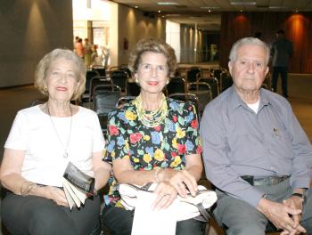 Elvia de Chacón, María Esthela de Cárdenas y Alejandro Cárdenas.