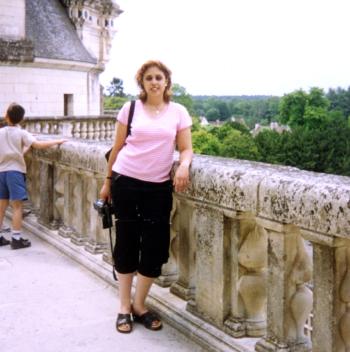 Norma Angélica Mireles Barajas, en su viaje a Europa en el Castillo Francés.