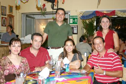 Eduardo Fernández y Alejandra Bitar de Fernández, Cutberto Frías y sandra Sarraf de Frías, Alfonso Saldaña Villarreal y Maribel González de Saldaña.