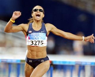 La estadounidense Joanna Hayes ganó la medalla olímpica de oro de los 100 metros con valla con un nuevo récord olímpico de 12.37 segundos. 

La bajó un centésimo a la marca que tenía la búlgara Yordanka Donkova