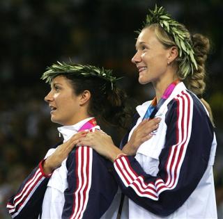 24 de agosto

Las estadounidenses Kerri Walsh y Misty May ganaron la medalla de oro en voleibol de playa, venciendo en la final 21-17, 21-11 a las brasileñas Adriana Behar y Shelda Bede. 

Las estadounidenses Holly McPeak y Elaine Youngs ganaron el bronce.