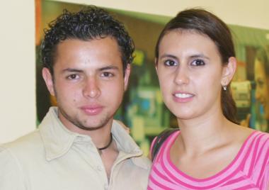 Iván Muñoz y Farah Zaur.