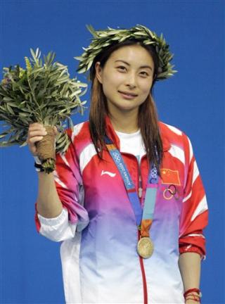 La china Guo Jingjing conquistó la medalla olímpica de oro del trampolín con 633,15 puntos y cómoda ventaja sobre sus rivales en la competencia de clavados.