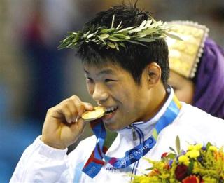 El surcoreano Jung Ji Hyun venció al cubano Roberto Monzón en la final de los 60 kilos de la lucha greco-romana