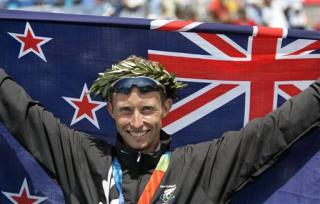 El neozelandés Harnish Carter ganó  la medalla de oro del triatlón masculino de los Juegos Olímpicos con un tiempo de 1.51:7.73, y su compatriota Bevan Docherty se llevó la plata. 

La presea de bronce fue para el suizo Sven Riederer.