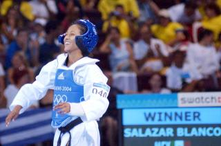 La mexicana Iridia Salazar, que ha ganado la medalla de bronce de la categoría de 57 kilos de taekwondo femenino en los Juegos Olímpicos de Atenas 2004, ha alcanzado la cuarta medalla para México en estos Juegos Olímpicos al haberse sumado a la de su hermano Óscar.