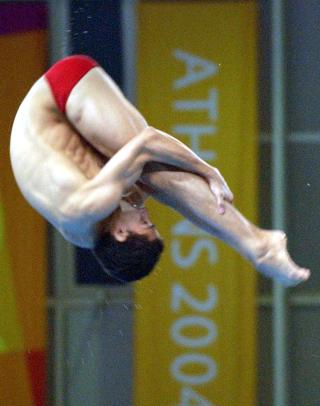 27 de agosto de 2004
El mexicano Rommel Pacheco se clasificó en el quinto lugar y el colombiano Juan Gabriel Urán en el décimo para la semifinal de los saltos del trampolín de los Juegos Olímpicos de Atenas, dominados por el australiano Mattew Helms. 

Pacheco se metió a la semifinal con una calificación de 463.47 puntos, en el quinto puesto, en tanto que Urán capturó su boleto a las semifinales con una calificación de 439.77 en la ronda celebrada en el Centro Acuático de Atenas.