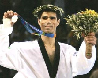 El iraní Hadi Saei Bonehkohal se llevó  la medalla olímpica de oro en la división de 68 kilos del taekwondo gracias a su victoria 4-3 en la final sobre el taiwanés Chih Hsiung Huang.