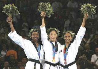 La surcoreana Jang Ji won se adjudicó la medalla olímpica de oro en la división de 57 kilos del taekwondo al vencer 2-1 en la final a la estadounidense Nia Abdallah. 

Abdallah se quedó con la presea de plata. El bronce fue para la mexicana Iridia Salazar, que venció 3-2 a la española Sonia Reyes.