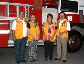  31 de Agosto 

 Conrado Carrillo, Lety Dávila de Carrillo, Hortencia López de Dávila y Eduardo Dávila, miembrosa del Club de Leones Torreón, Poniente quienes festejaron a los bomberos en su día..jpg