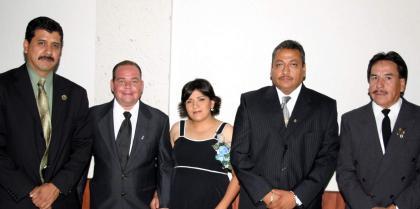 César Frisbié, presidente entrante del Club Sertoma de Torreón A.C., acompañada de su esposa María del Carmen de Frisbié y los señores Antonio Juárez, Jesús Cortez y Feliciano García..jpg