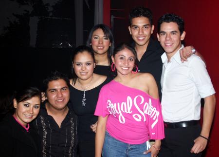 Gaby Ríos, Hugo Valenzuela, Ilse Arreola, Mariana Zapata, Daniela Velásquez, José Muñoz y Beto Espino