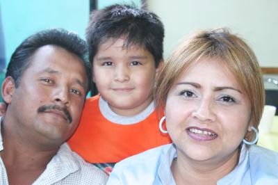 Arnulfo Moreno Canales, Eduardo Moreno Soto y Patricia Soto de Moreno.