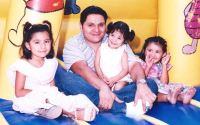  05 de Septimbre de 2004

Alexa Ávila en compañía de Pamela Balderas, Omar ávila y Naima Balderas Ávila, en su fiesta de cumpleaños..jpg