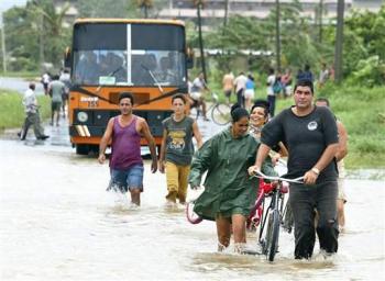 En conjunto, en Cuba han sido evacuadas más de 1.3 millones de personas y se han reubicado a unos siete turistas que estaban en zonas de riesgo.