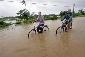 CUBA

Las calles de La Habana estaban casi vacías mientras sus habitantes se atrincheraban en sus casas o eran evacuados ante la esperada llegada del huracán Iván.