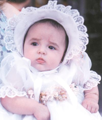 La pequeña Ximena Garza Cuéllar fue bautizada el pasado cuatro de septiembre en la iglesia de La Sagrada Familia, es hija de los señores Miguel A. Garza y Rocío Cuéllar de Garza