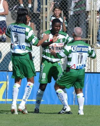 Los goles de la victoria del conjunto santista fueron obra de Héctor Altamirano, al minuto cinco, del argentino Matías Vuoso en dos ocasiones, a los 24 y 28, y el ecuatoriano Edison Méndez de penal, al 48, le dio cifras definitiva al marcador.