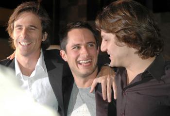 Aquí  el director brasileño Walter Salles (izq.) y  los actores Gael Garcia (centro) y Rodrigo de la Serna (der.).

 Para Rodrigo de la Serna, quien interpreta a Granado, fue un sueño presentar la cinta con el octogenario, pues este viaje fue importante no sólo para ellos sino para Latinoamérica.