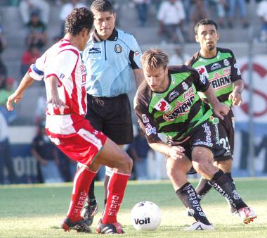 Con este resultado, que les sirvió de poco a los dos equipos, los Guerreros llegaron a ocho puntos y siguen hundidos en el último lugar del sector tres, mientras que el Necaxa sumó diez unidades en el mismo sector, de 24 que se han disputado en el actual torneo, muy lejos de los superlíderes Tiburones Rojos del Veracruz, que llevan 21.